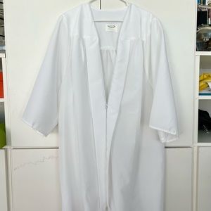White Graduation Gown (4'10"-5'0")